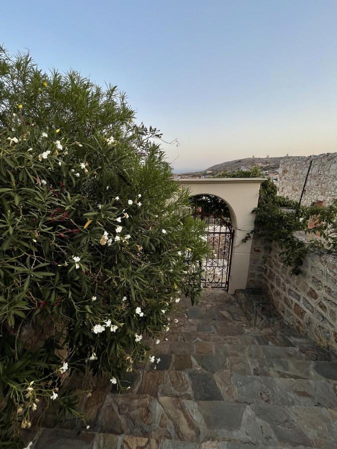 Marina Castellana Studios Chalki Town Exterior foto